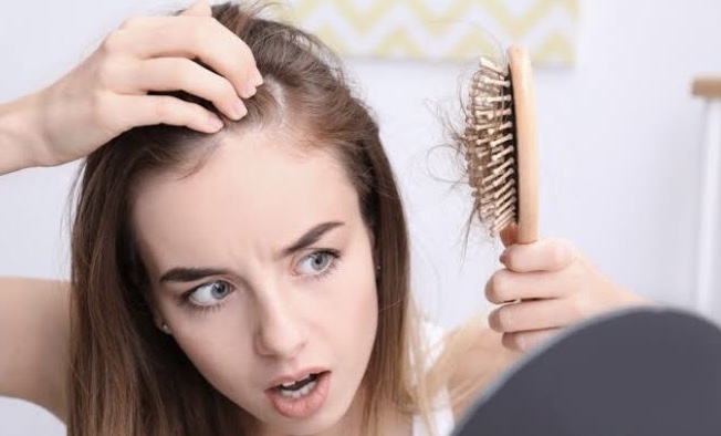 نورلين أشهر الأسباب التي تؤدي الى تساقط الشعر لدى النساء