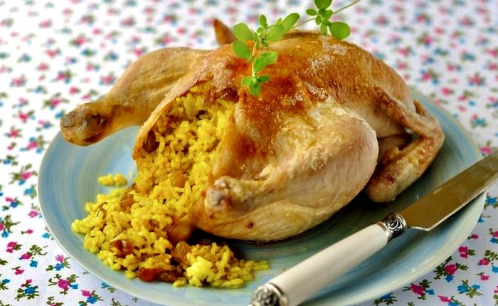 نورلين دجاج محشي بالأرز المصري والخضار في الفرن